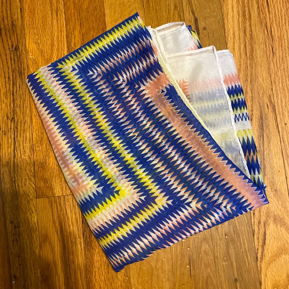 Geometric pattern wrap scarf